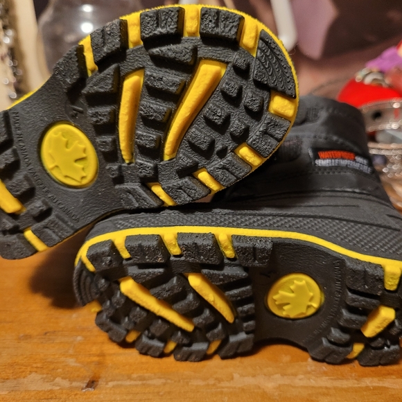 Boots - Picture 4 of 5